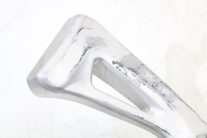 photo de PLATINE CALE PIED ARRIERE DROIT SUZUKI SV N 650 (1999 - 2002) - Zoom état d’usage