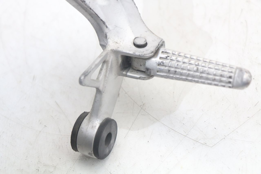 photo de PLATINE CALE PIED ARRIERE DROIT SUZUKI SV N 650 (1999 - 2002) - Autre angle de vue