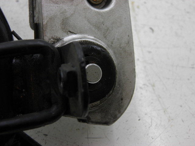 photo de PLATINE CALE PIED ARRIERE DROIT SYM GTS 125 (2005 - 2008) - Vue d’ensemble