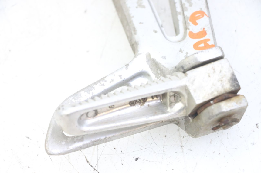 photo de PLATINE CALE PIED ARRIERE DROIT YAMAHA TDR DELTABOX 125 (1997 - 2003) - Autre angle de vue
