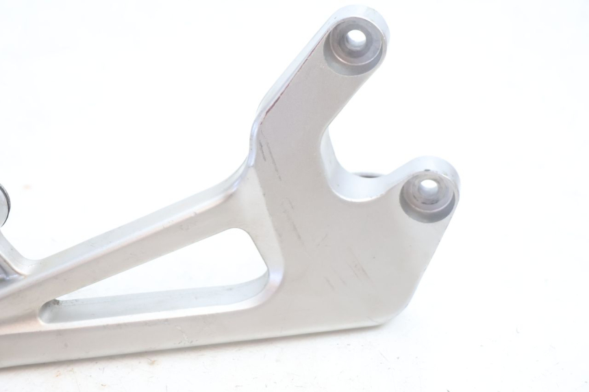 photo de PLATINE CALE PIED ARRIERE DROIT HONDA VFR FI RC46 800 (1998 - 2001) - Zoom état d’usage