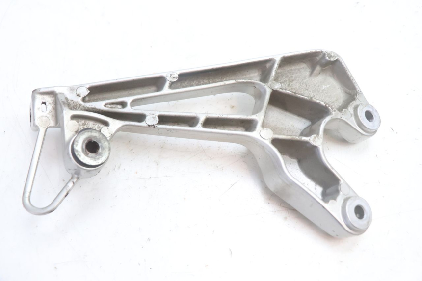 photo de PLATINE CALE PIED ARRIERE DROIT HONDA VFR FI RC46 800 (1998 - 2001) - Pièce contrôlée