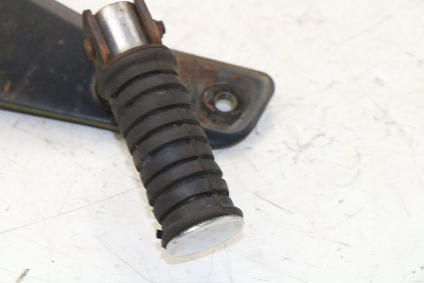 photo de PLATINE CALE PIED ARRIERE DROIT YAMAHA VIRAGO 125 (1996 - 2003) - Marquages et références