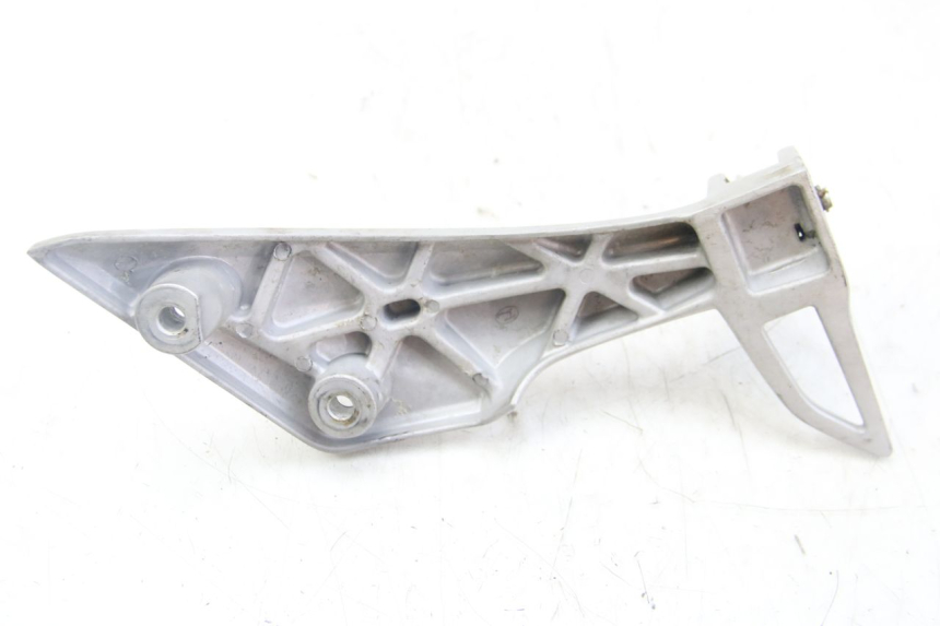 photo de PLATINE CALE PIED ARRIERE DROIT HONDA VISION NSC R 50 (2013 - 2015) - Zoom état d’usage