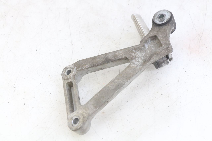 photo de PLATINE CALE PIED ARRIERE DROIT DAELIM VJ ROADWIN FI 125 (2008 - 2017) - Zoom état d’usage