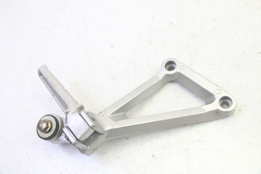 photo de PLATINE CALE PIED ARRIERE DROIT DAELIM VJ ROADWIN FI 125 (2008 - 2017) - Vue principale