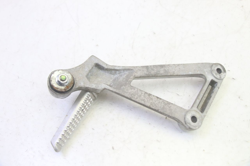 photo de PLATINE CALE PIED ARRIERE DROIT DAELIM VJ ROADWIN FI 125 (2008 - 2017) - Vue d’ensemble