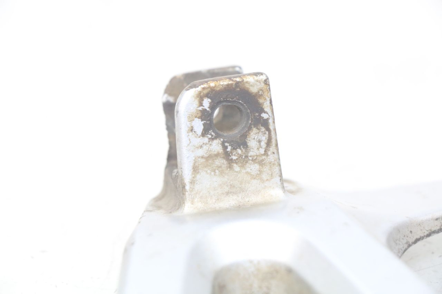 photo de PLATINE CALE PIED ARRIERE DROIT SUZUKI XF FREEWIND 650 (1997 - 2003) - Gros plan technique