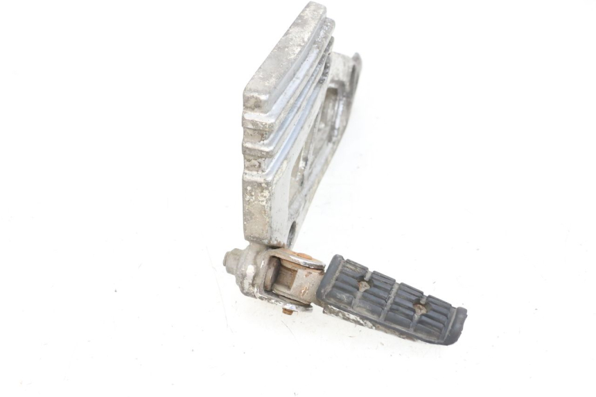 photo de PLATINE CALE PIED ARRIERE DROIT YAMAHA XJ F 900 (1983 - 1994) - Gros plan technique