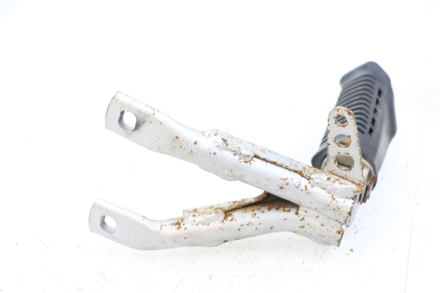 photo de Rear right footpeg bracket HYOSUNG XRX 125 (2000 - 2008) - Gros plan technique
