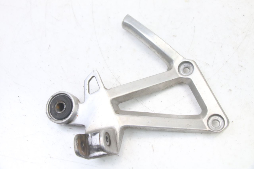 photo de PLATINE CALE PIED ARRIERE DROIT YAMAHA FZS FAZER 600 (2001 - 2003) - Vue principale