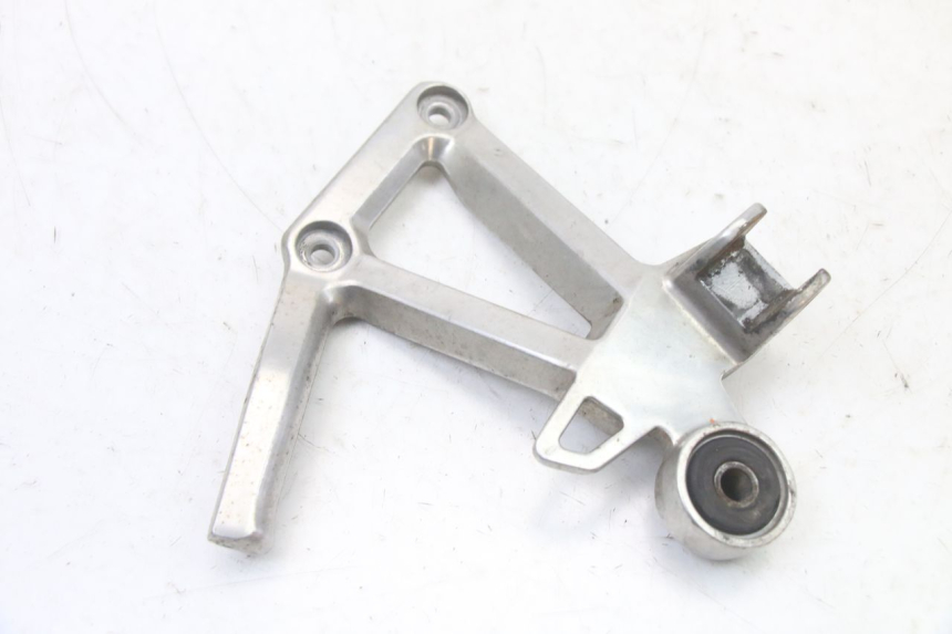 photo de PLATINE CALE PIED ARRIERE DROIT YAMAHA FZS FAZER 600 (2001 - 2003) - Détail de la pièce