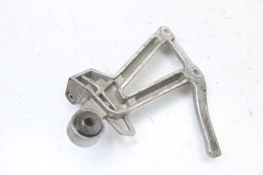 photo de PLATINE CALE PIED ARRIERE DROIT YAMAHA FZS FAZER 600 (2001 - 2003) - Autre angle de vue