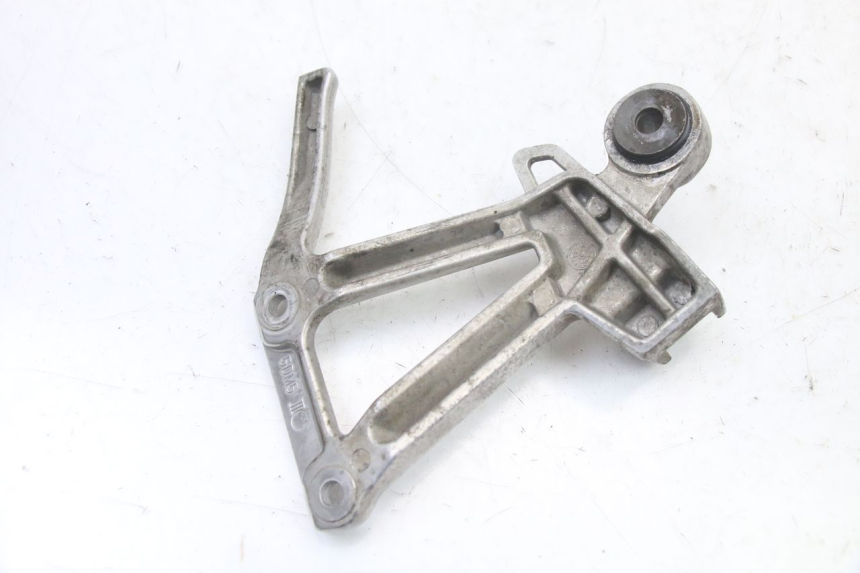 photo de PLATINE CALE PIED ARRIERE DROIT YAMAHA FZS FAZER 600 (2001 - 2003) - Gros plan technique