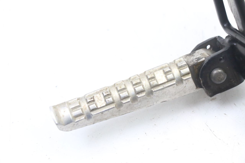 photo de PLATINE CALE PIED ARRIERE DROIT YAMAHA TZR 50 (2008 - 2016) - Détail de la pièce