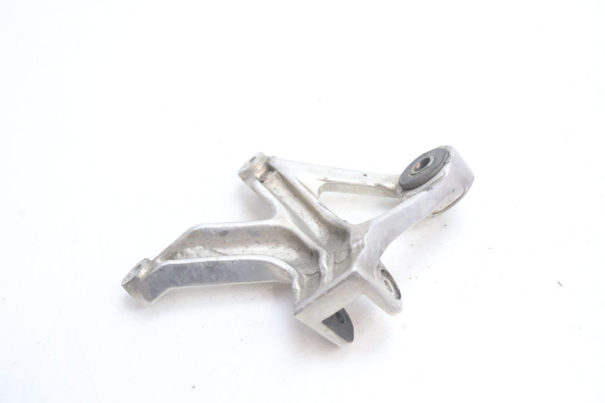 photo de PLATINE CALE PIED ARRIERE DROIT YAMAHA YZF R GENESIS 750 (1993 - 1998) - Autre angle de vue