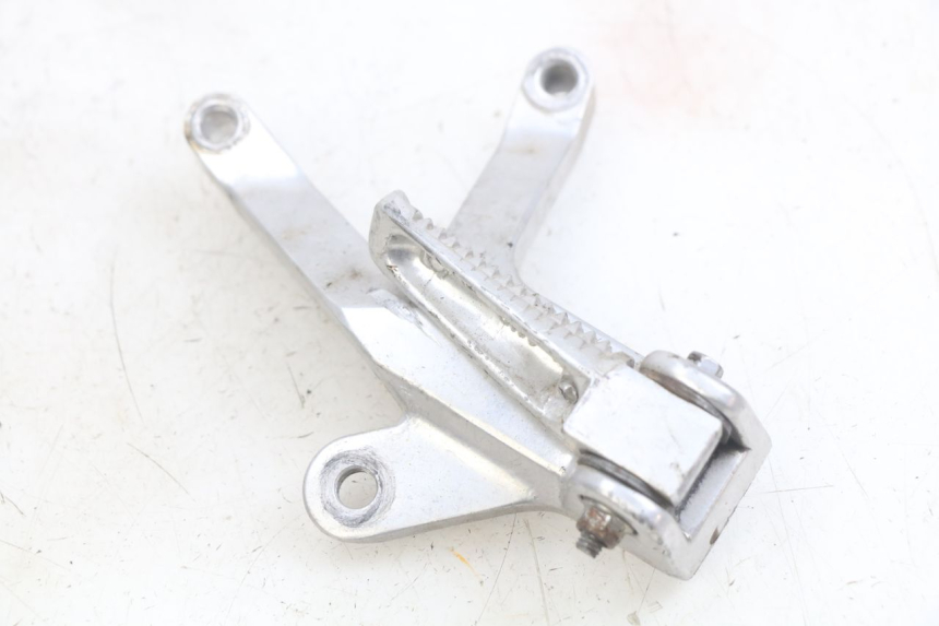 photo de PLATINE CALE PIED ARRIERE DROIT YAMAHA YZF R THUNDERCAT 600 (1996 - 2003) - Autre angle de vue