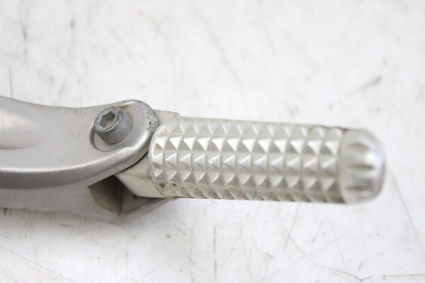 photo de PLATINE CALE PIED ARRIERE DROIT YAMAHA YZF R1 1000 (2007 - 2008) - Détail de la pièce