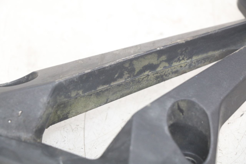 photo de PLATINE CALE PIED ARRIERE DROIT KAWASAKI Z 750 (2007 - 2013) - Autre angle de vue