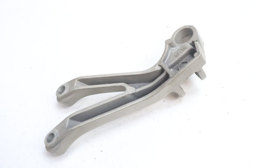 photo de PLATINE CALE PIED ARRIERE DROIT KAWASAKI ZX-6R ZX6R 600 (2000 - 2002) - Points de fixation