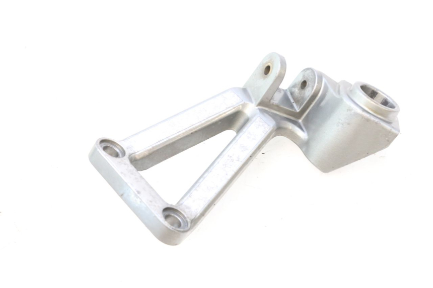 photo de PLATINE CALE PIED ARRIERE DROIT KAWASAKI ZX-6R ZX6R 600 (1995 - 1997) - Gros plan technique