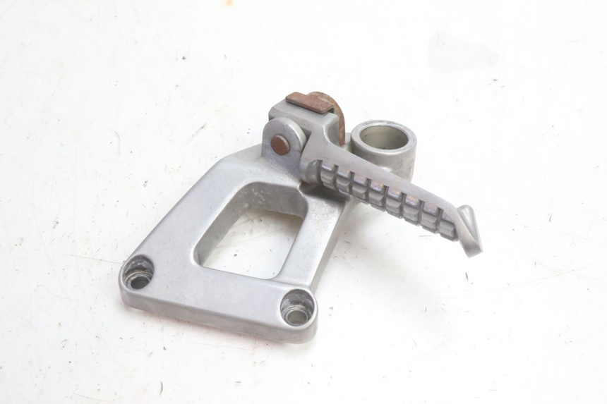 photo de PLATINE CALE PIED ARRIERE DROIT KAWASAKI ZZR 600 (1995 - 2004) - Gros plan technique