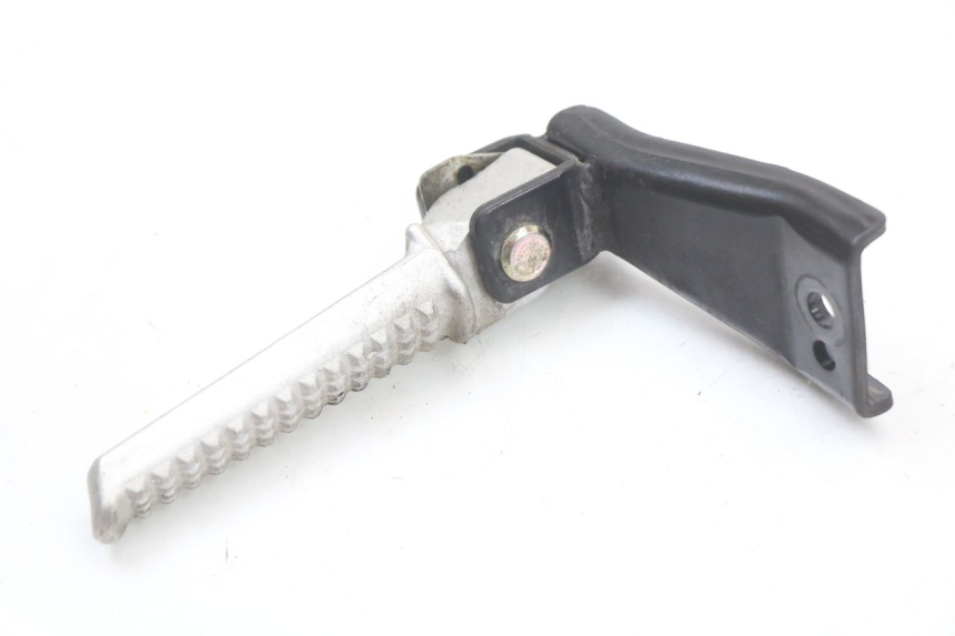 photo de Rear left footrest mounting plate DAELIM A-FOUR 2T 50 (2005 - 2012) - Détail de la pièce