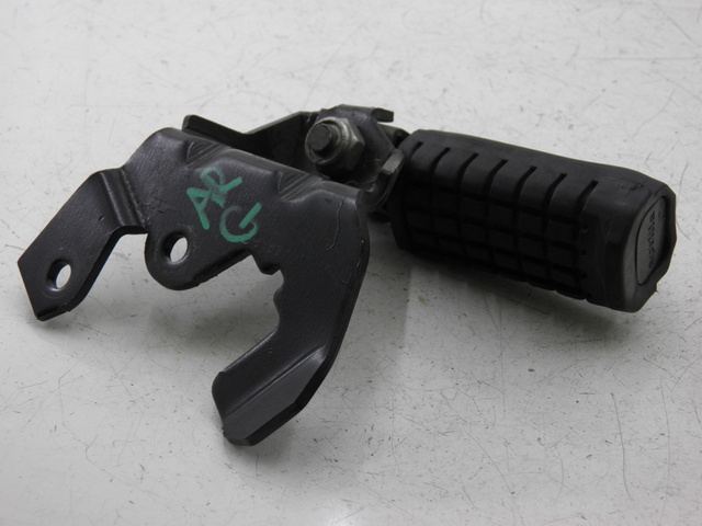 photo de PLATINE CALE PIED ARRIERE GAUCHE APRILIA SCARABEO 100 (2003 - 2012) - Zoom état d’usage