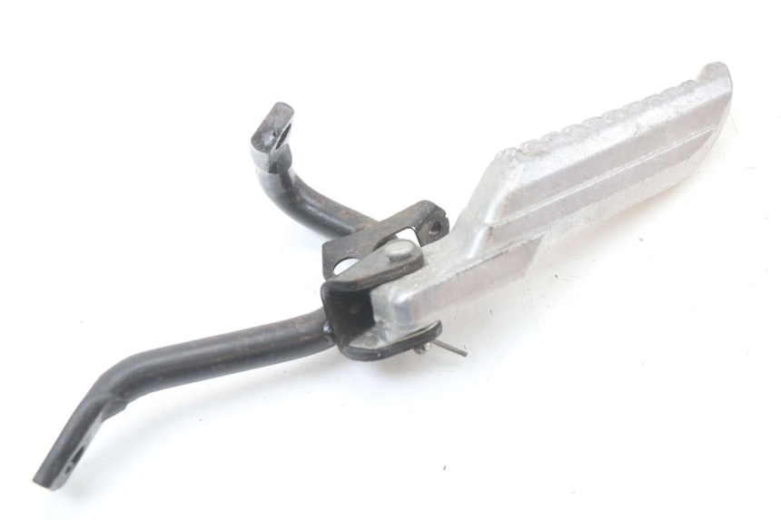 photo de PLATINE CALE PIED ARRIERE GAUCHE JONWAY AZTRAL 125 (2008 - 2017) - Gros plan technique