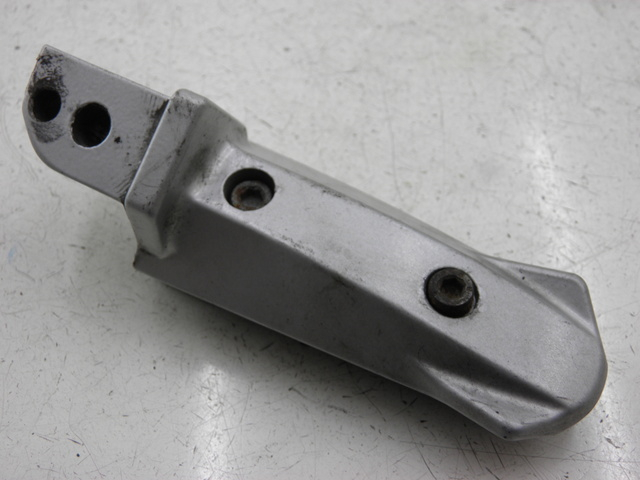 photo de PLATINE CALE PIED ARRIERE GAUCHE BMW R RS 1150 (2001 - 2005) - Gros plan technique