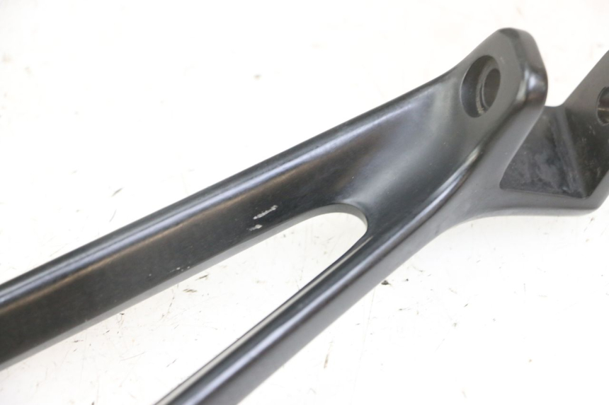 photo de PLATINE CALE PIED ARRIERE GAUCHE BMW S RR ABS S1000RR 1000 (2015 - 2018) - État de surface