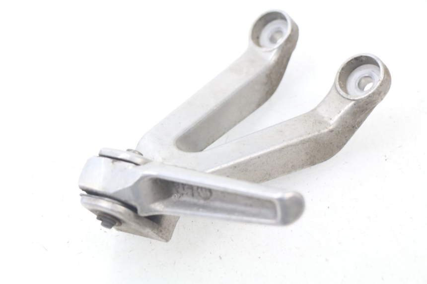 photo de PLATINE CALE PIED ARRIERE GAUCHE HONDA CBR 919 RR FIREBLADE 900 (1998 - 1999) - Détail de la pièce
