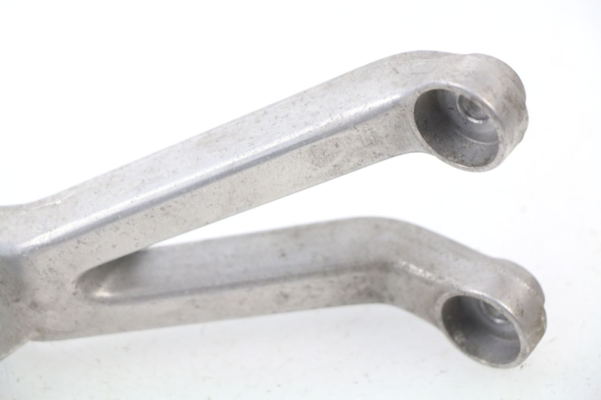 photo de PLATINE CALE PIED ARRIERE GAUCHE HONDA CBR 919 RR FIREBLADE 900 (1998 - 1999) - Zoom état d’usage