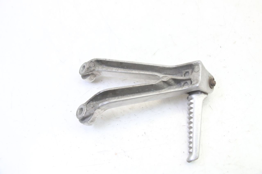 photo de PLATINE CALE PIED ARRIERE GAUCHE HONDA CBR RR FIREBLADE 900 (1992 - 1994) - Gros plan technique