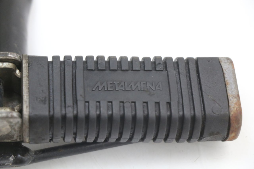 photo de PLATINE CALE PIED ARRIERE GAUCHE SHERCO CITY CORP 125 (2003 - 2007) - Vue d’ensemble