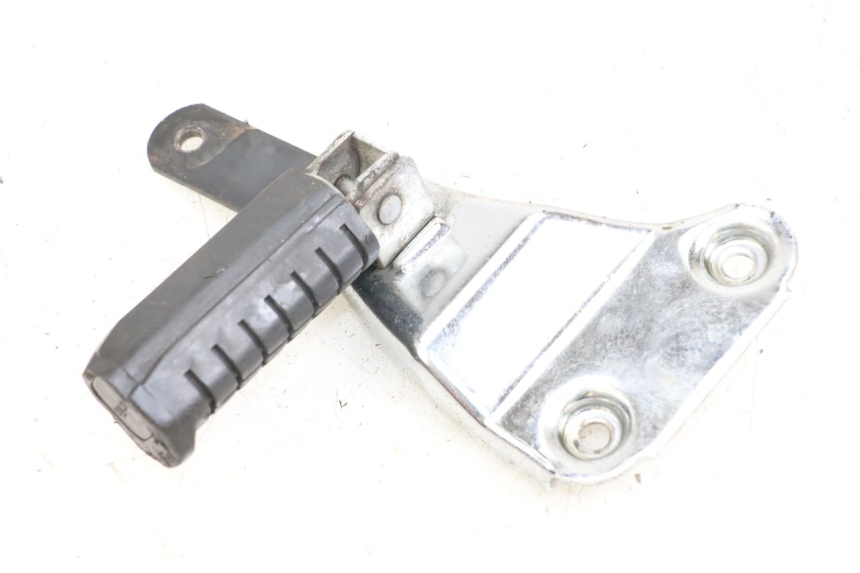 photo de PLATINE CALE PIED ARRIERE GAUCHE APRILIA CLASSIC 125 (1995 - 2001) - Gros plan technique