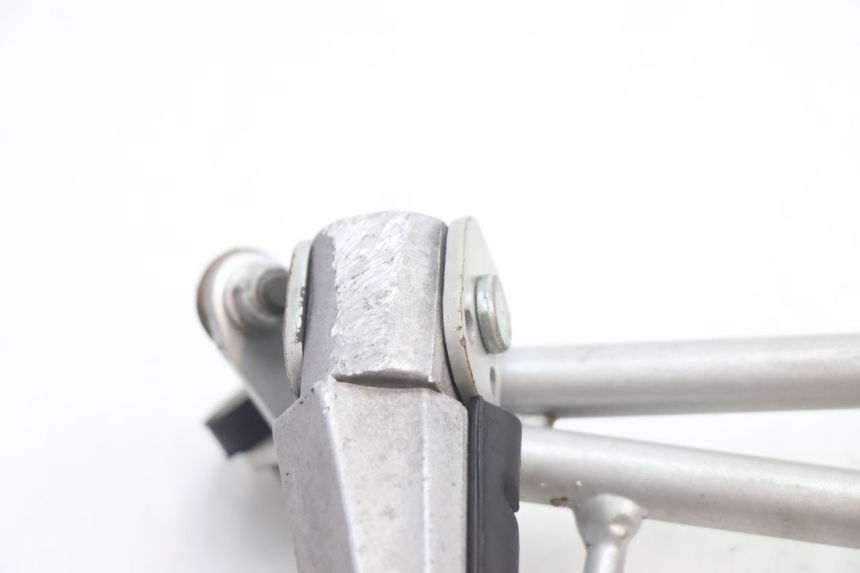 photo de PLATINE CALE PIED ARRIERE GAUCHE HM HONDA CRM DERAPAGE RR 50 (2006 - 2017) - Gros plan technique