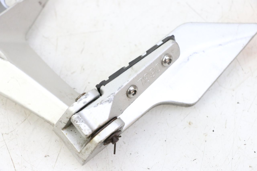 photo de PLATINE CALE PIED ARRIERE GAUCHE STAHO FH 50 (2018 - 2019) - Points de fixation