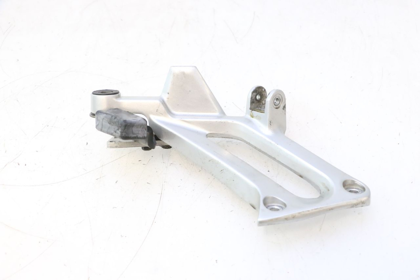 photo de PLATINE CALE PIED ARRIERE GAUCHE YAMAHA FJR 1300 (2001 - 2005) - Gros plan technique