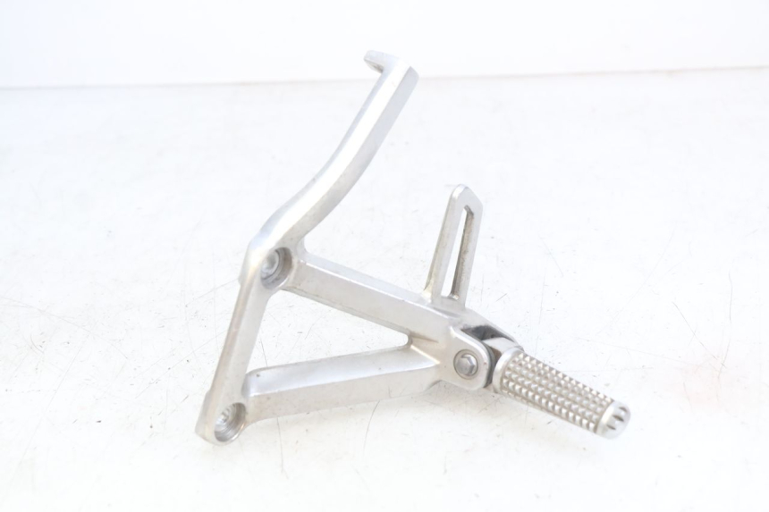 photo de PLATINE CALE PIED ARRIERE GAUCHE YAMAHA FZS FAZER 600 (1998 - 2001) - Vue principale
