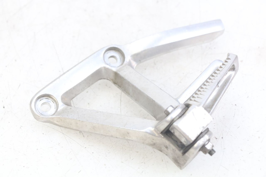 photo de PLATINE CALE PIED ARRIERE GAUCHE YAMAHA FZS FAZER 600 (1998 - 2001) - Zoom état d’usage