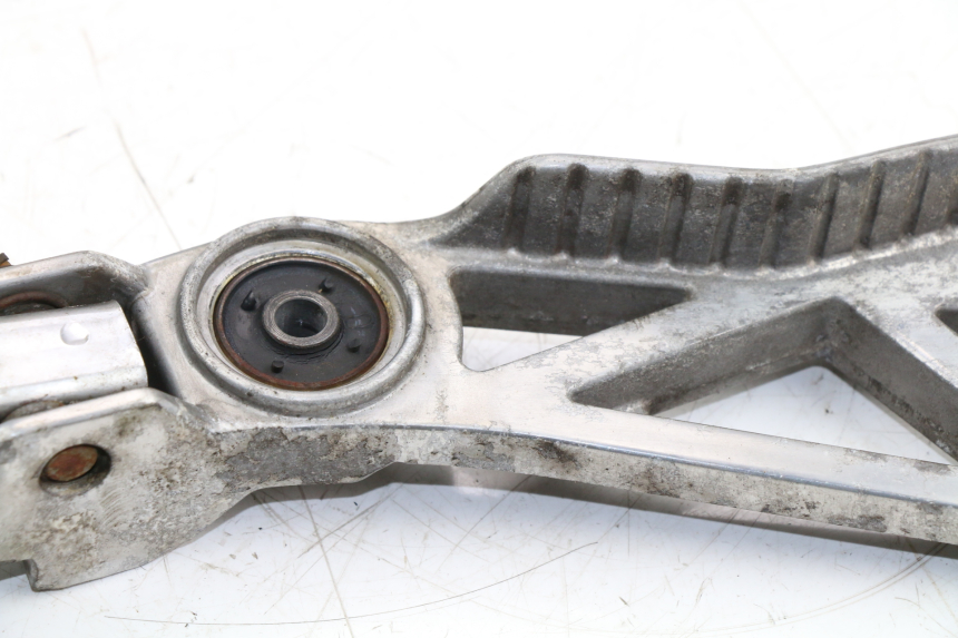 photo de PLATINE CALE PIED ARRIERE GAUCHE YAMAHA FZX FAZER 750 (1987 - 1998) - Photo complémentaire