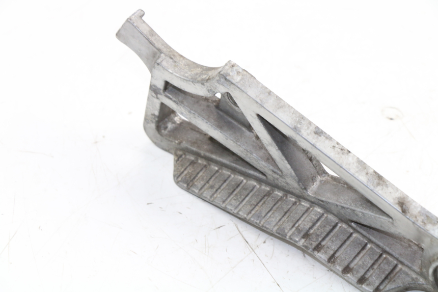 photo de PLATINE CALE PIED ARRIERE GAUCHE YAMAHA FZX FAZER 750 (1987 - 1998) - Marquages et références