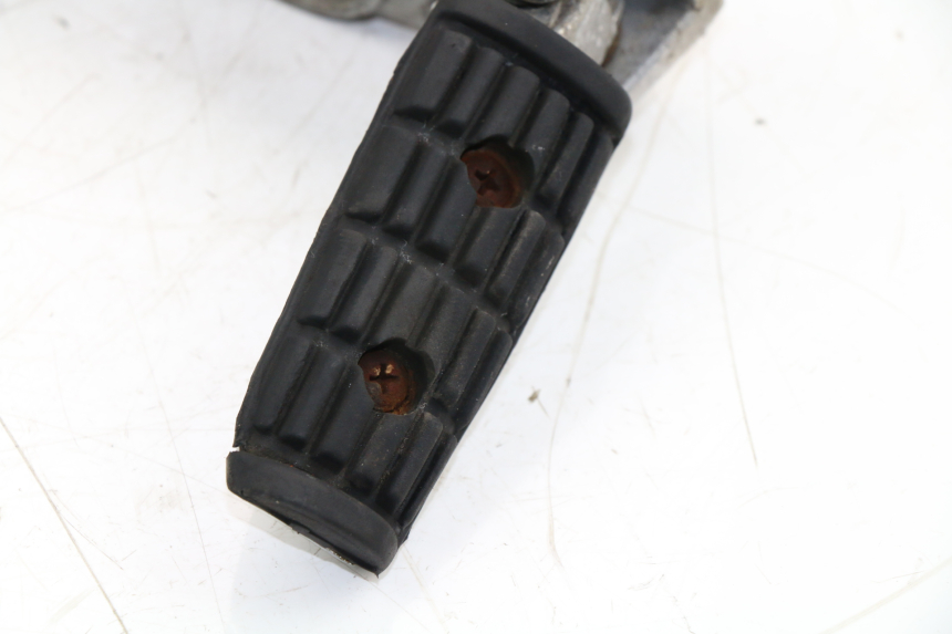 photo de PLATINE CALE PIED ARRIERE GAUCHE YAMAHA FZX FAZER 750 (1987 - 1998) - Angle alternatif