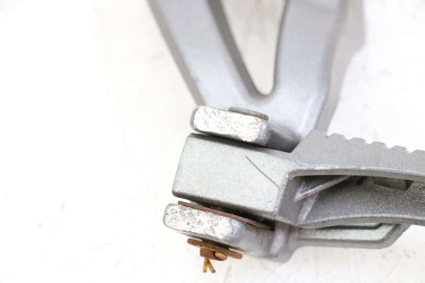 photo de PLATINE CALE PIED ARRIERE GAUCHE NECO GPX LC 2T 50 (2014 - 2018) - Zoom état d’usage