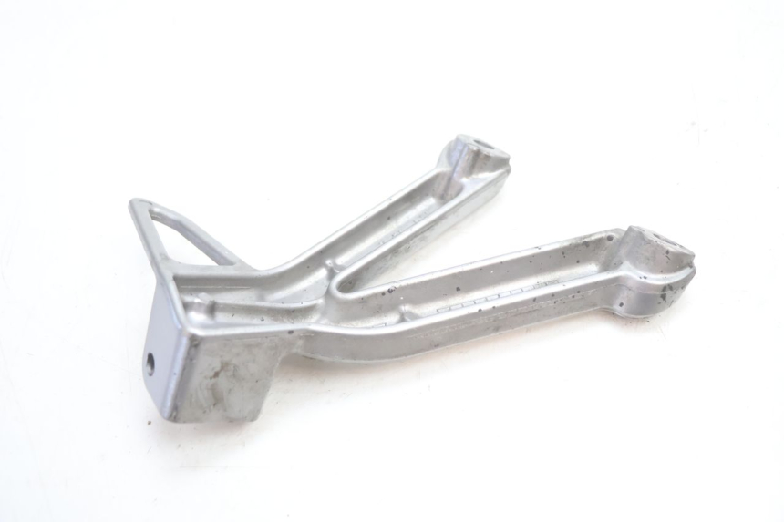 photo de PLATINE CALE PIED ARRIERE GAUCHE SUZUKI GSF N BANDIT 1200 (2001 - 2005) - Autre angle de vue