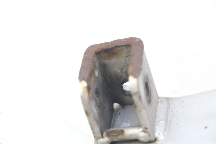 photo de PLATINE CALE PIED ARRIERE GAUCHE SUZUKI GSF S BANDIT 600 (2000 - 2004) - Détail de la pièce