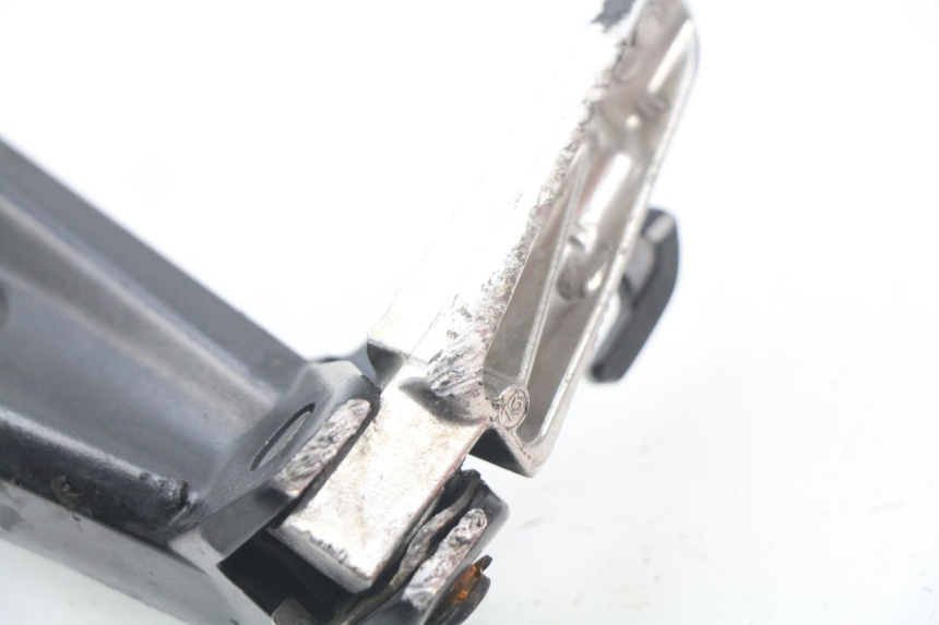 photo de PLATINE CALE PIED ARRIERE GAUCHE SUZUKI GSX-R GSXR 750 (2011 - 2016) - Points de fixation