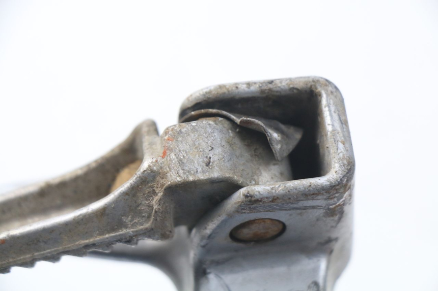 photo de PLATINE CALE PIED ARRIERE GAUCHE SUZUKI GSX-R GSXR 600 (2001 - 2003) - Détail de la pièce