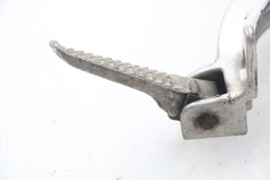 photo de PLATINE CALE PIED ARRIERE GAUCHE SUZUKI GSX-R GSXR 600 (2001 - 2003) - Zoom état d’usage